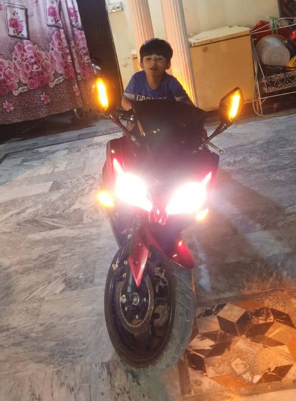 YAMAHA ZXR 250cc Heavy Bike 1