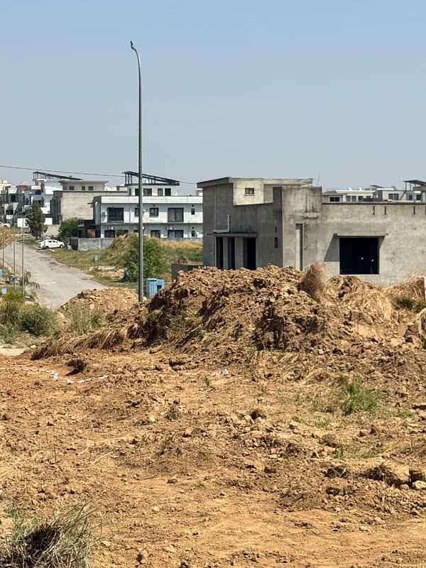 L Block 5 Marla Corner With Extra Land Possession Available 3