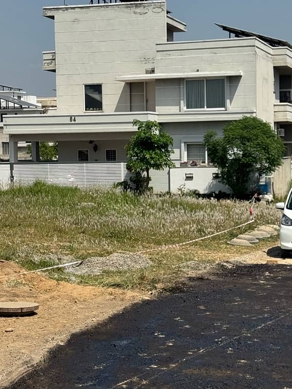 L Block 5 Marla Corner With Extra Land Possession Available 4