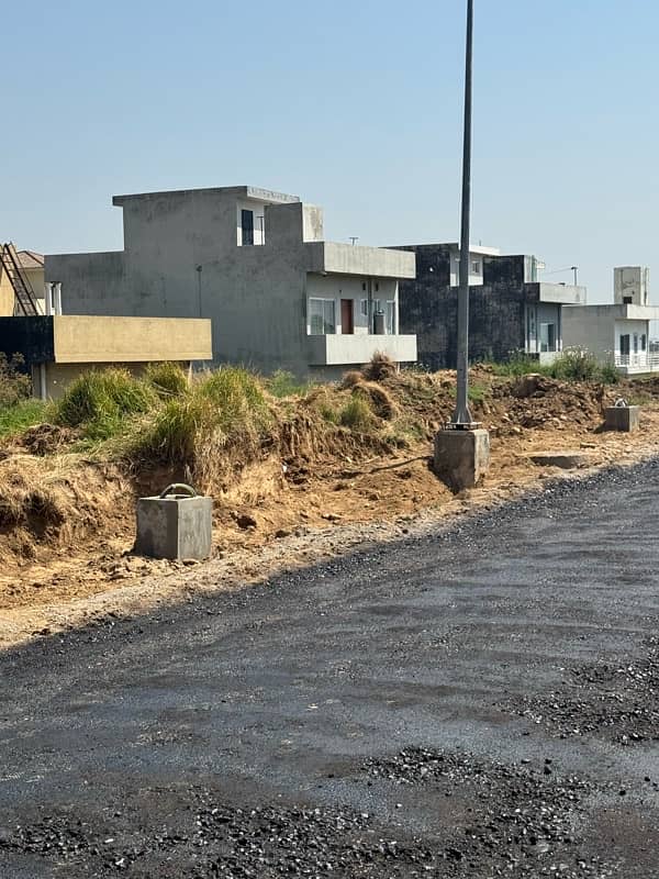 L Block 5 Marla Corner With Extra Land Possession Available 7