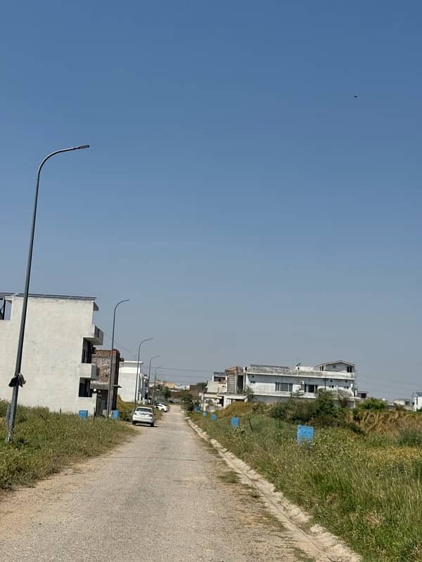 L Block 5 Marla Corner With Extra Land Possession Available 9