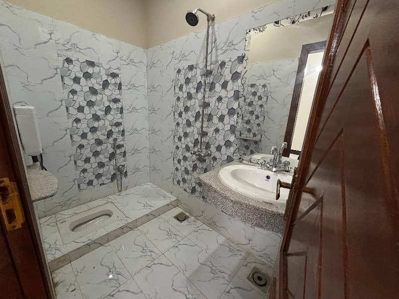 Prime Location 300 Square Yards Upper Portion For rent In Federal B Area - Block 6 3