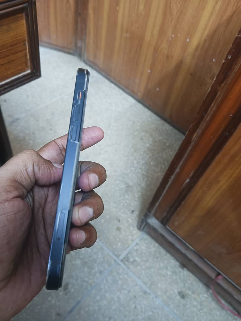 Iphone 12 only panal change . Battery health 82 . Baki 100% ok hy . . 0