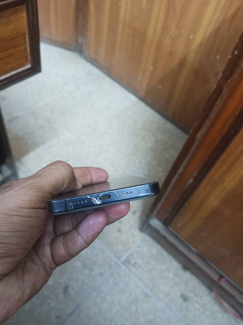 Iphone 12 only panal change . Battery health 82 . Baki 100% ok hy . . 2