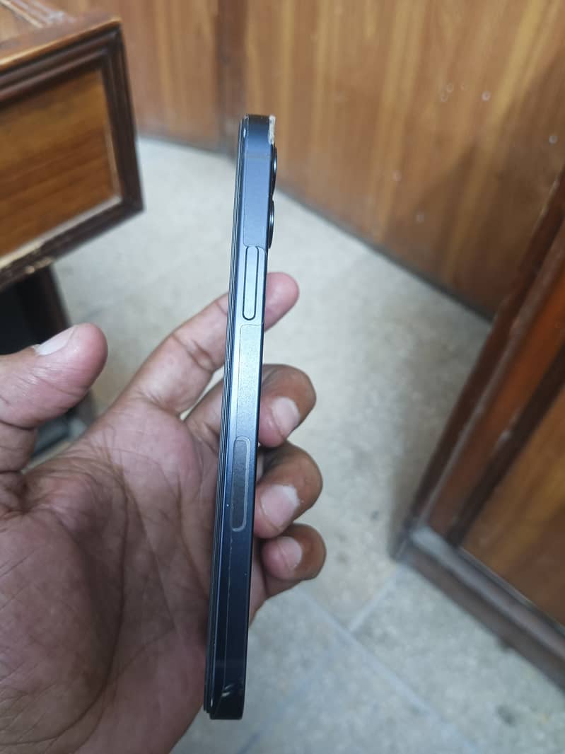 Iphone 12 only panal change . Battery health 82 . Baki 100% ok hy . . 4