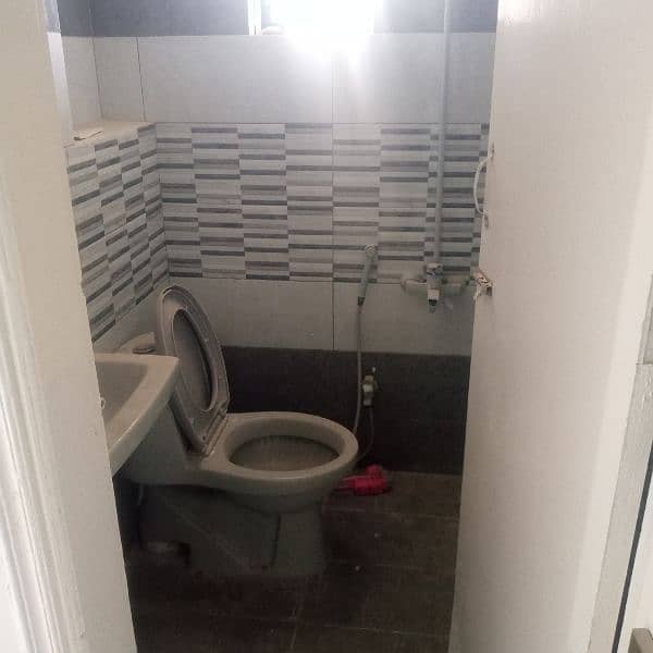 Flat for sale jouhar mor Small project 2 bed dd mean road Facing 80 la 2