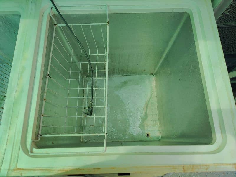 Dawlance deep freezer 2