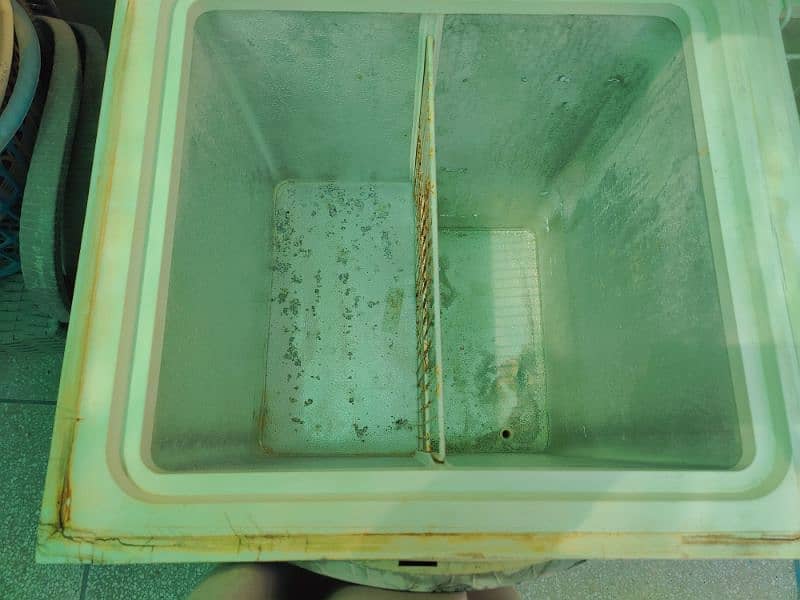 Dawlance deep freezer 3