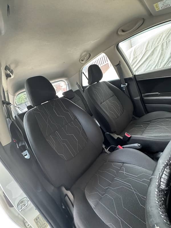 Kia Picanto Automatic A/T White Colour 2022/2023 100% Original 14