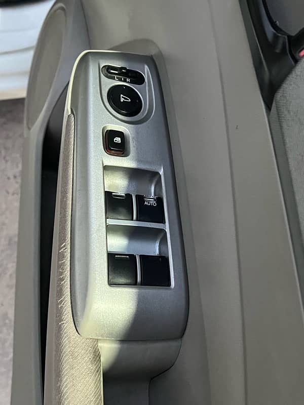 HONDA CITY MENUEL 1.3 ONLY 1 DOR TUCHUP 5
