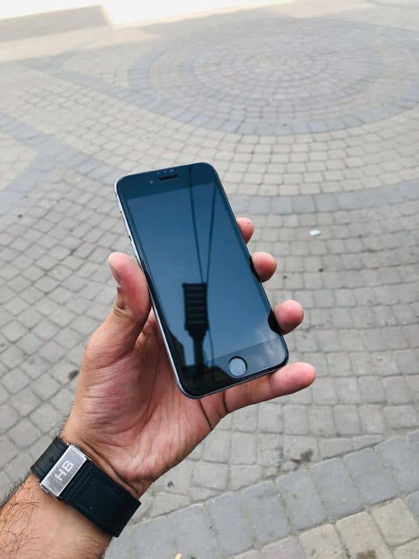 Apple IPhone 6 PTA Approved Mint Condition 4