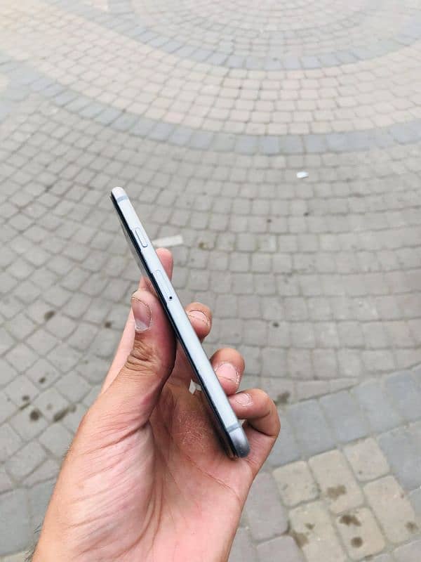 Apple IPhone 6 PTA Approved Mint Condition 6