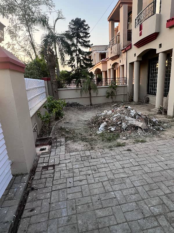 10 Marla House available For rent with gas 3
