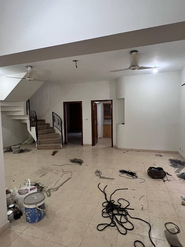 10 Marla House available For rent with gas 4