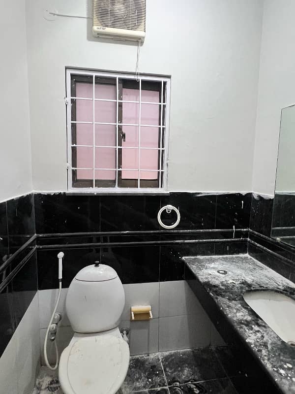 10 Marla House available For rent with gas 6