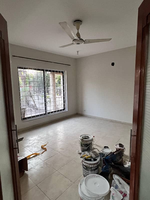 10 Marla House available For rent with gas 8