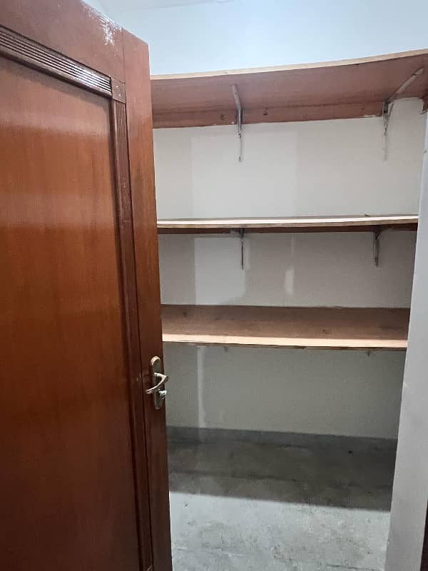 10 Marla House available For rent with gas 12