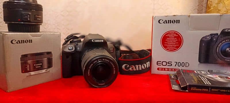 Canon 700d For Sale with 2 lens . 64gb Sandisk card with camera beg 5