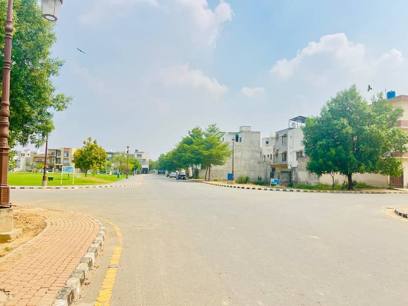 7 Marla Hot Location Plot Surrounding Houses Available For Sale In Lake City 0