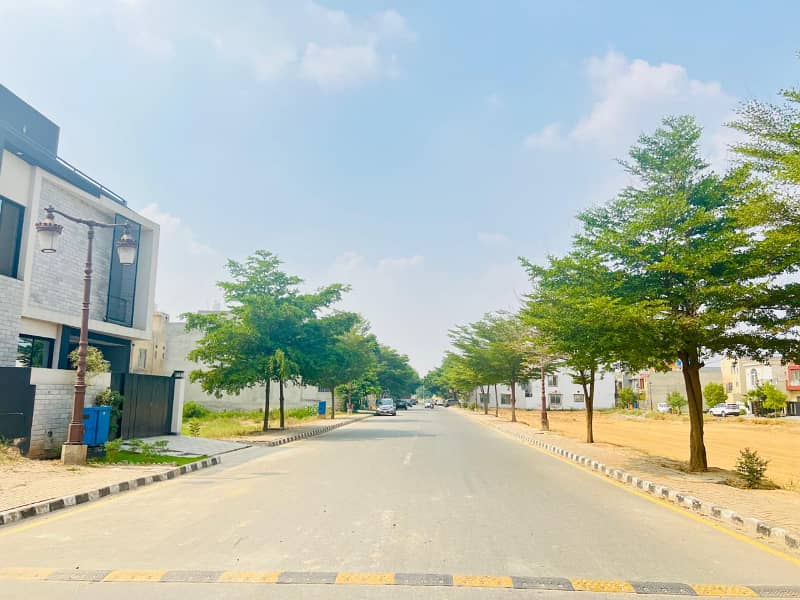 7 Marla Hot Location Plot Surrounding Houses Available For Sale In Lake City 1