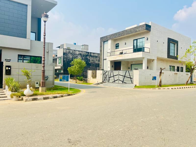 7 Marla Hot Location Plot Surrounding Houses Available For Sale In Lake City 2