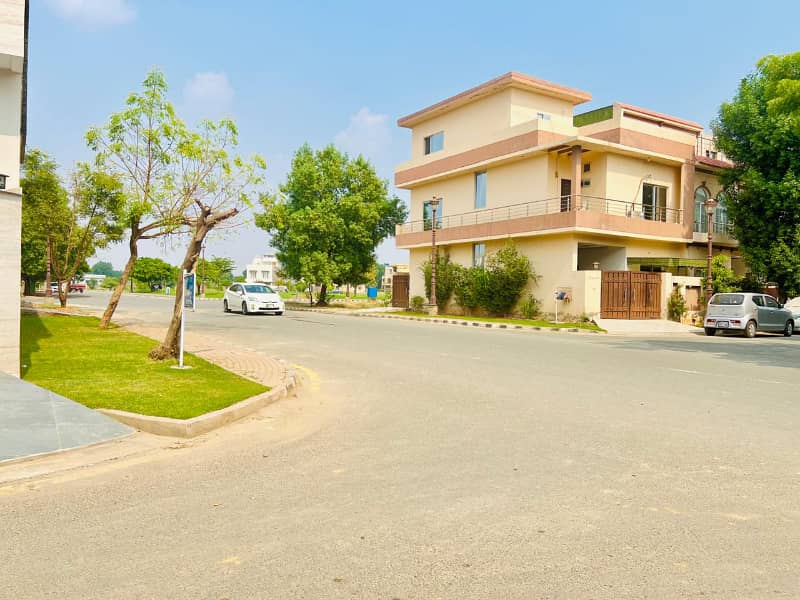 7 Marla Hot Location Plot Surrounding Houses Available For Sale In Lake City 4