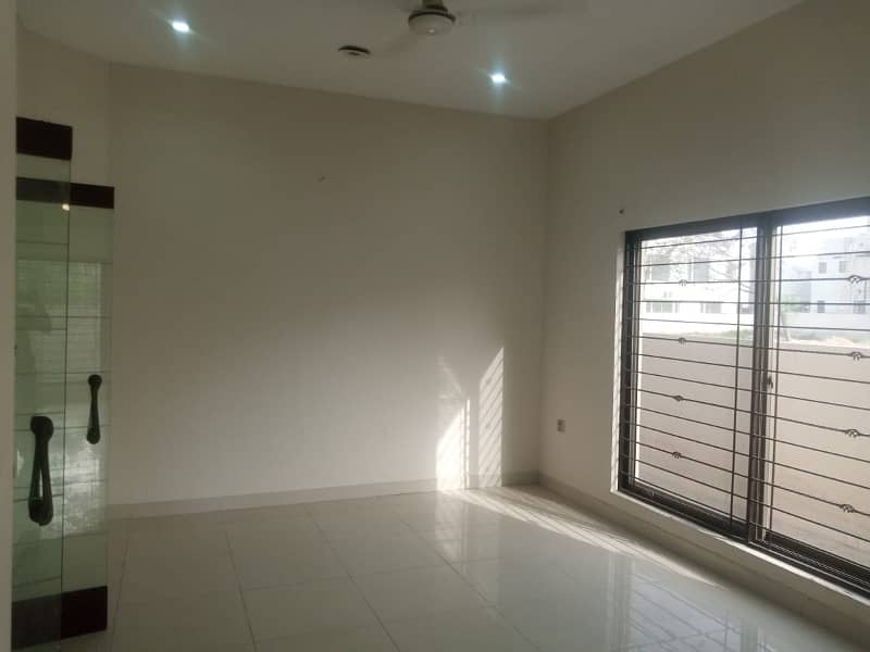01 KANAL PROPER DOUBLE UNIT BUNGALOW AVAILABLE FOR RENT 1