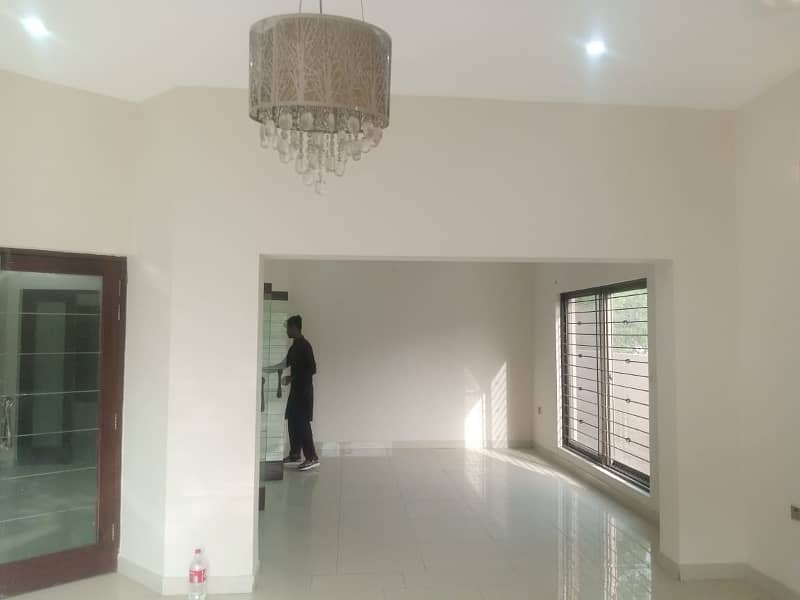 01 KANAL PROPER DOUBLE UNIT BUNGALOW AVAILABLE FOR RENT 2
