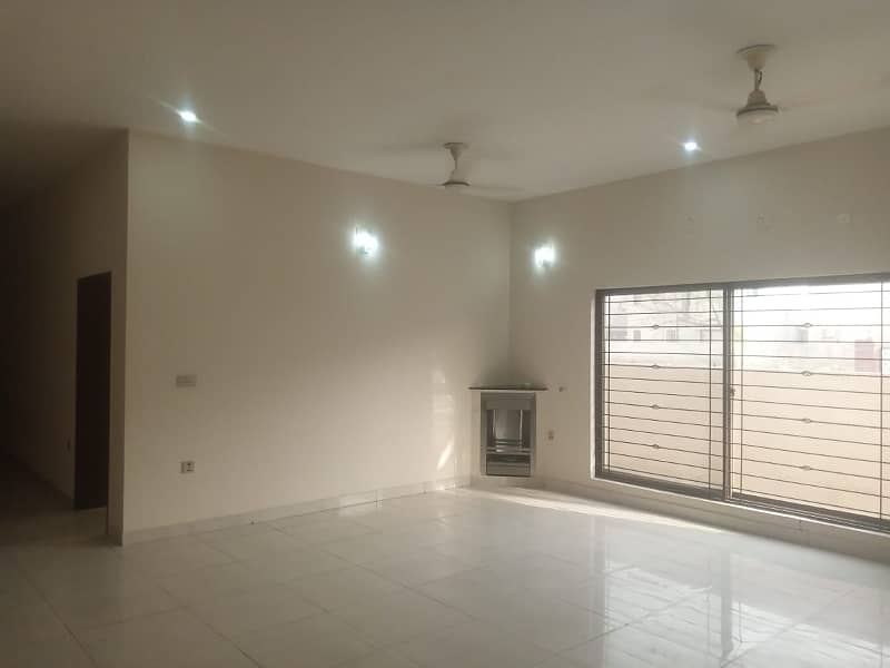 01 KANAL PROPER DOUBLE UNIT BUNGALOW AVAILABLE FOR RENT 8