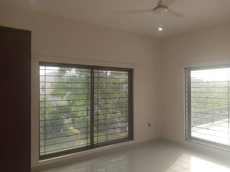 01 KANAL PROPER DOUBLE UNIT BUNGALOW AVAILABLE FOR RENT 12