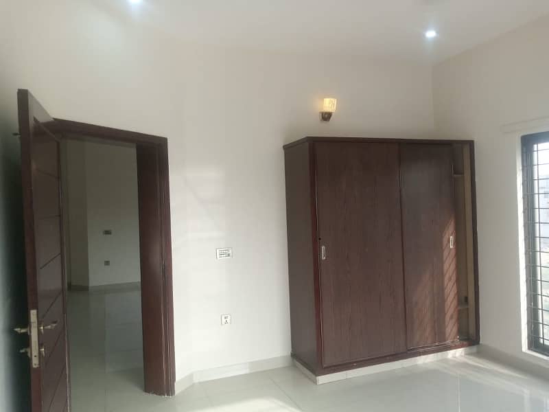 01 KANAL PROPER DOUBLE UNIT BUNGALOW AVAILABLE FOR RENT 16