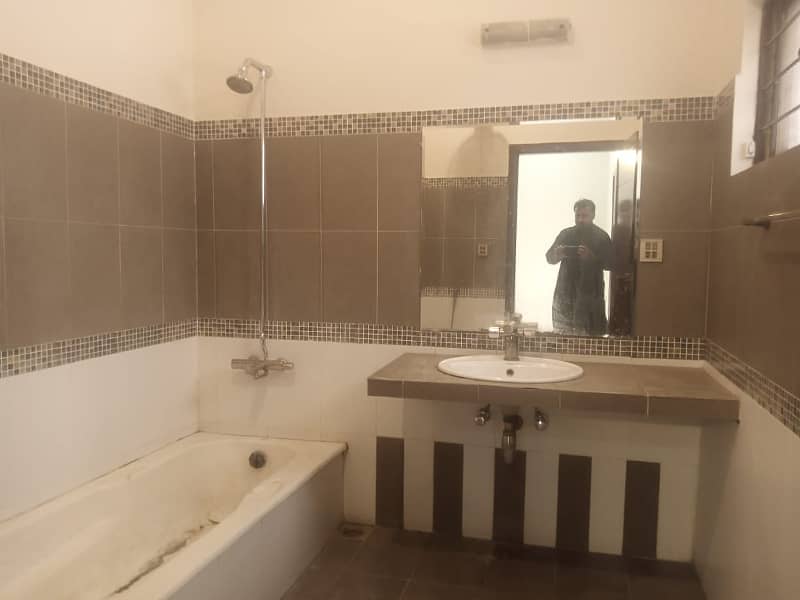 01 KANAL PROPER DOUBLE UNIT BUNGALOW AVAILABLE FOR RENT 27