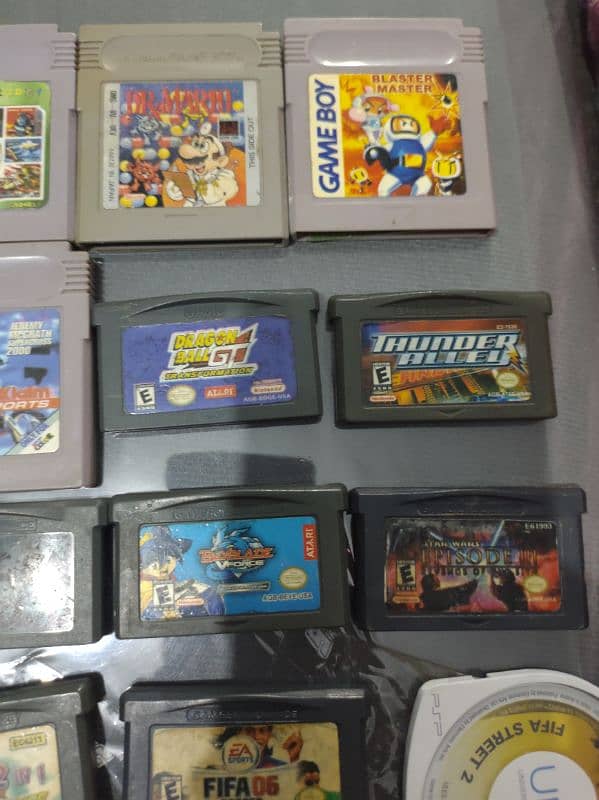 GAMEBOY 2 ORIGINAL OR COPY CARTS OR PSP UMDS 3