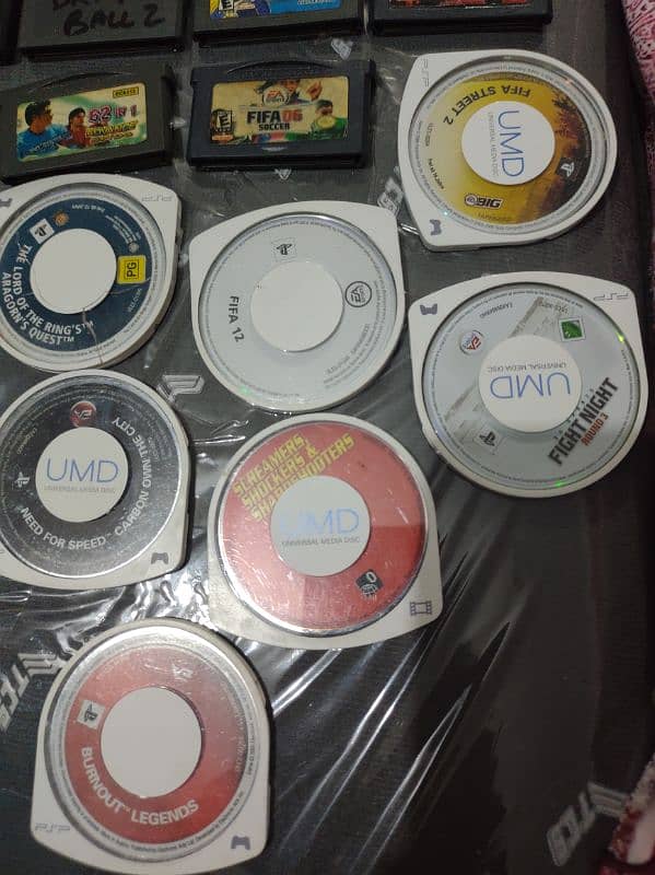 GAMEBOY 2 ORIGINAL OR COPY CARTS OR PSP UMDS 5