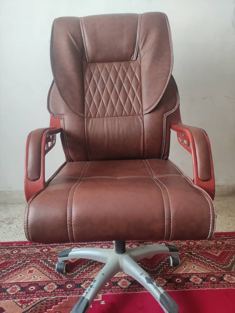 Office Chair And Table. 0