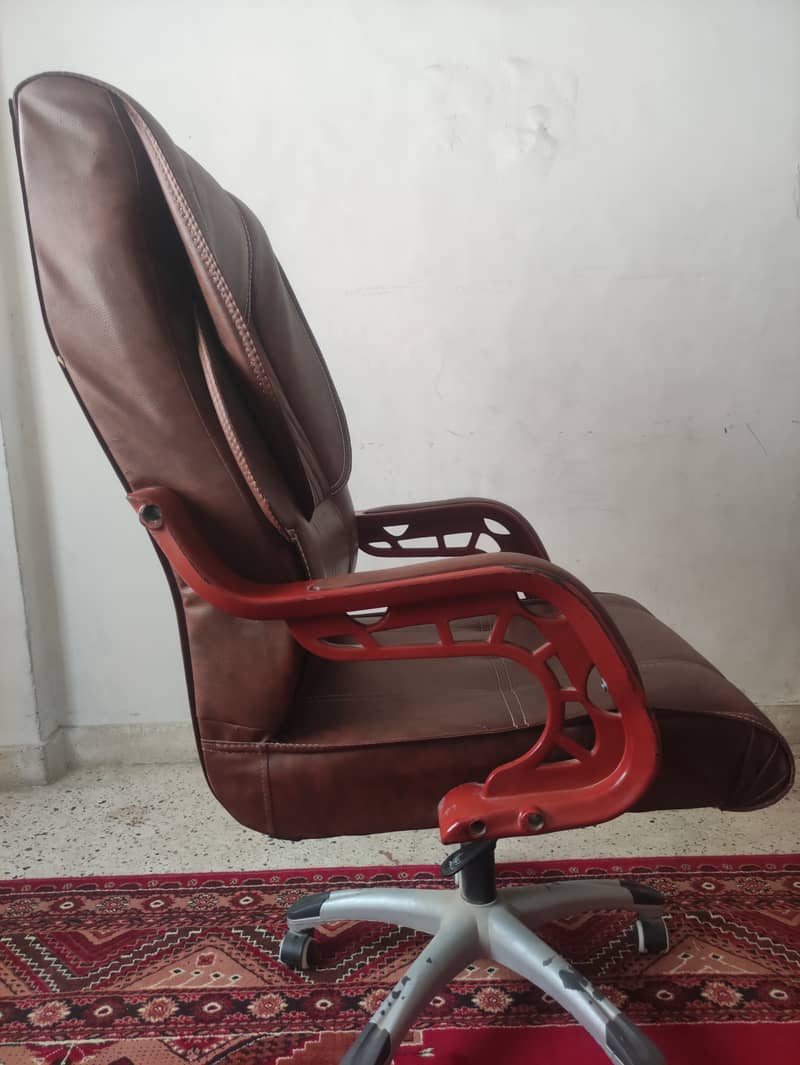 Office Chair And Table. 1