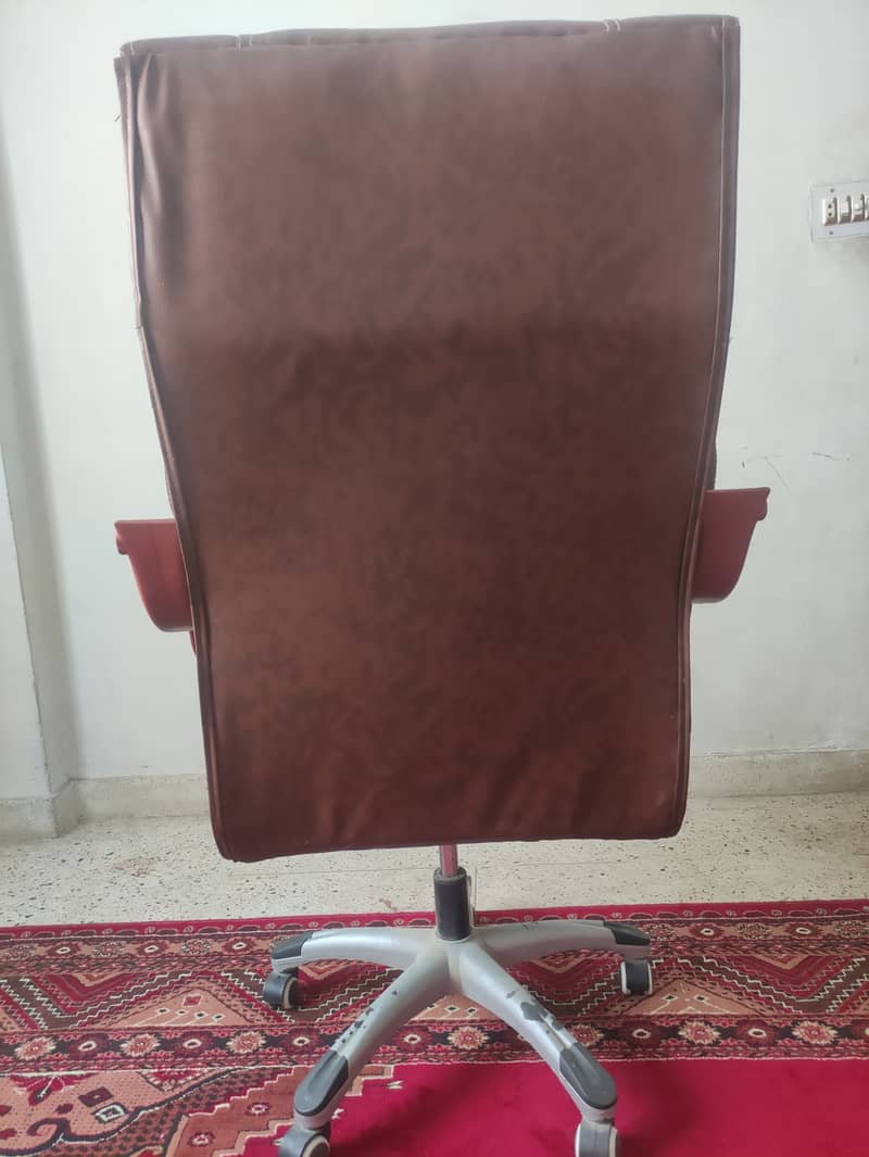 Office Chair And Table. 2