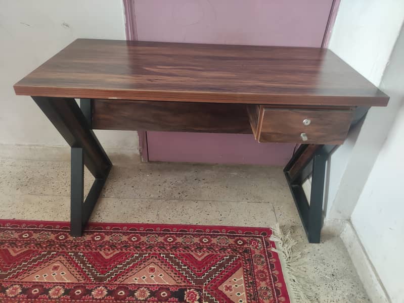 Office Chair And Table. 4