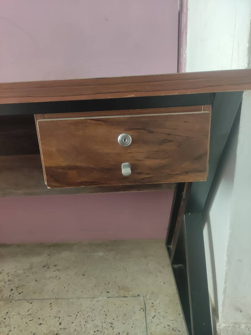 Office Chair And Table. 6
