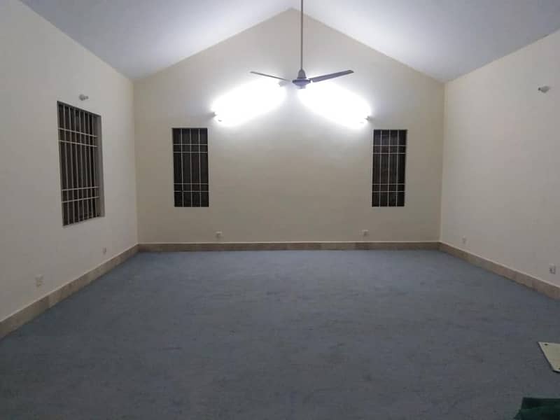 400 Yards Corner West-Open Upper Portion For Rent 0