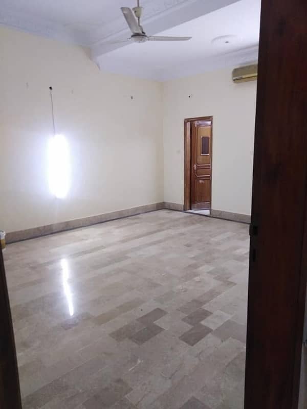 400 Yards Corner West-Open Upper Portion For Rent 5