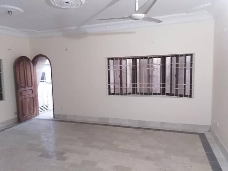 400 Yards Corner West-Open Upper Portion For Rent 6