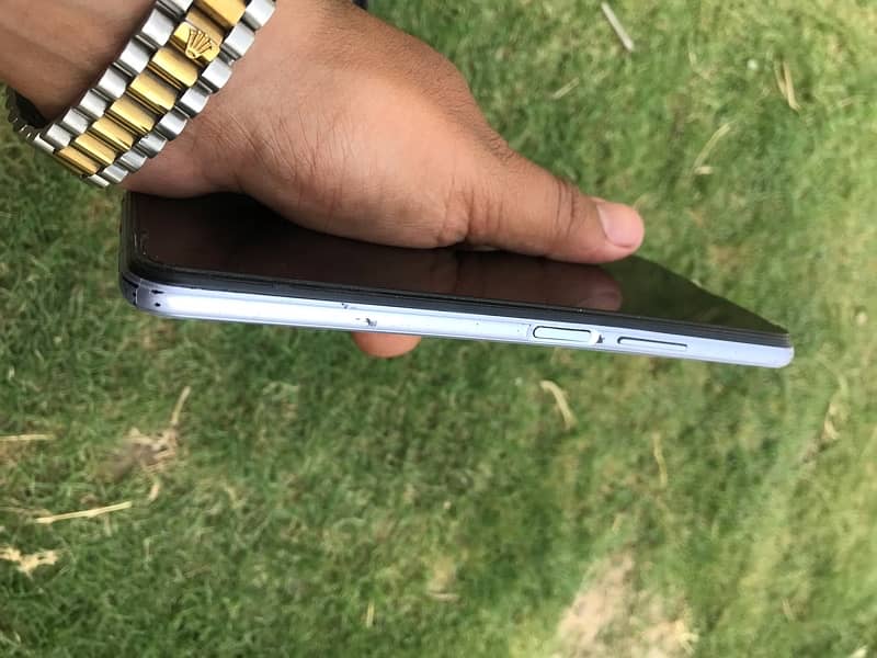 Vivo y20 with Box 3