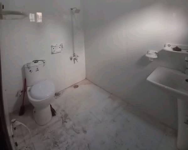 2700 Square Feet Lower Portion In Gulshan-E-Jamal Town Of Karachi Is Available For Rent 11