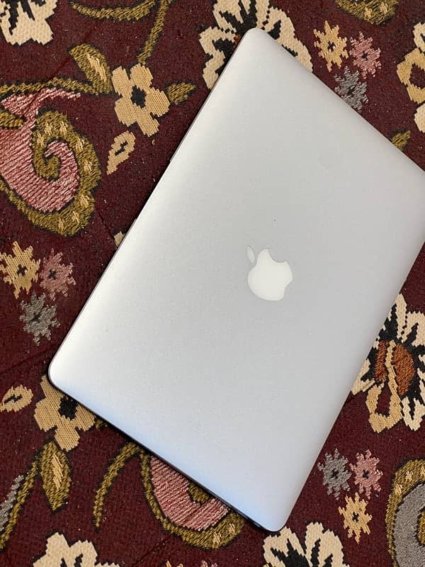 Apple Macbook Air 2011 0
