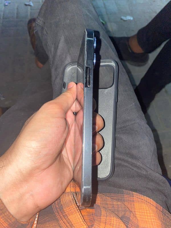 i phone 12 pro max family use 4