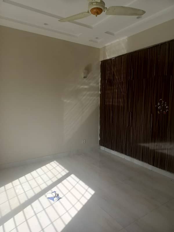 05 MARLA DESIGNER LUXURY SLIGHTLY USED BEAUTIFUL BUNGALOW AVAILABLE FOR RENT 2