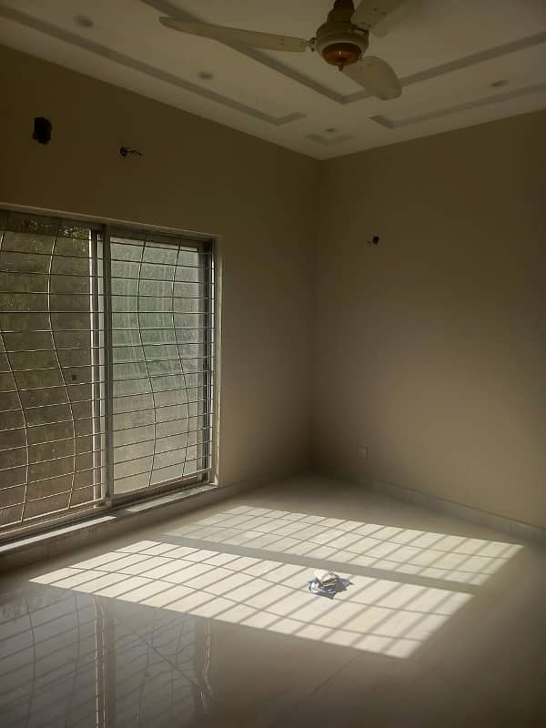 05 MARLA DESIGNER LUXURY SLIGHTLY USED BEAUTIFUL BUNGALOW AVAILABLE FOR RENT 6
