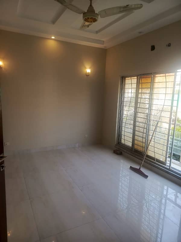 05 MARLA DESIGNER LUXURY SLIGHTLY USED BEAUTIFUL BUNGALOW AVAILABLE FOR RENT 11