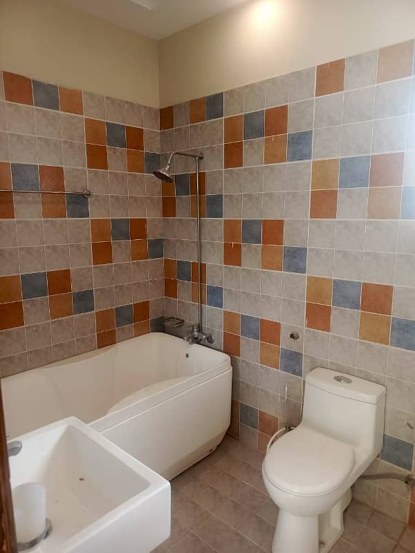 05 MARLA DESIGNER LUXURY SLIGHTLY USED BEAUTIFUL BUNGALOW AVAILABLE FOR RENT 13